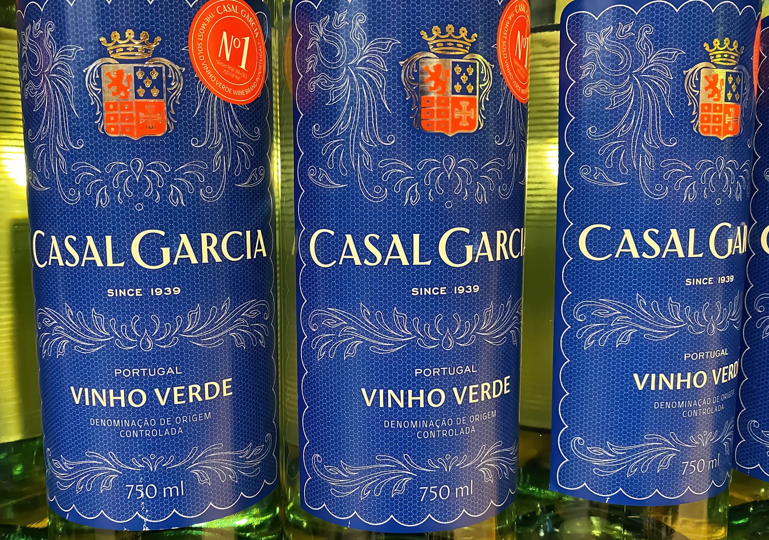 Une photo de vinho verde