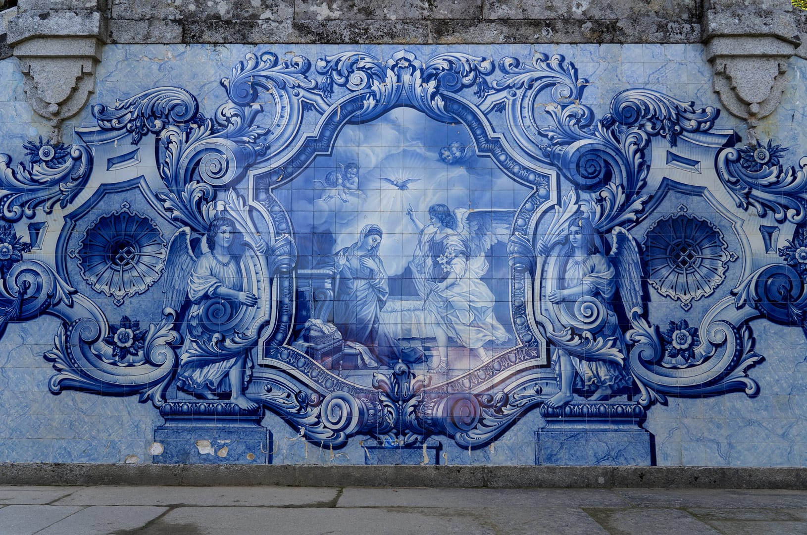 Une photo panoramique de Azulejos
