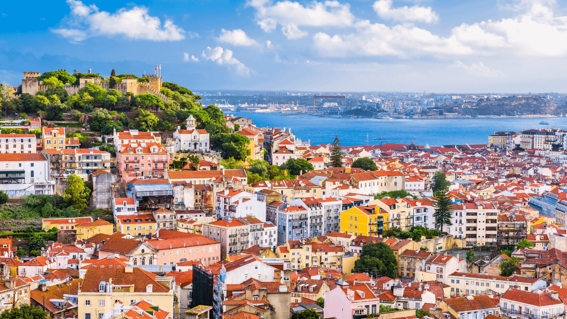 Une photo panoramique de Lisbonne